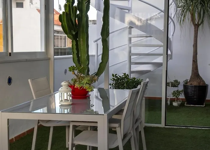 Atico En Triana - 2 Terrazas Privadas Con Parking Apartmán Sevilla